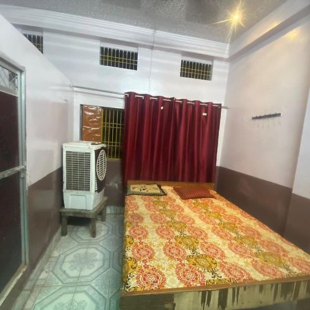 ורנאסי Hotel Yatri Niwas מראה חיצוני תמונה