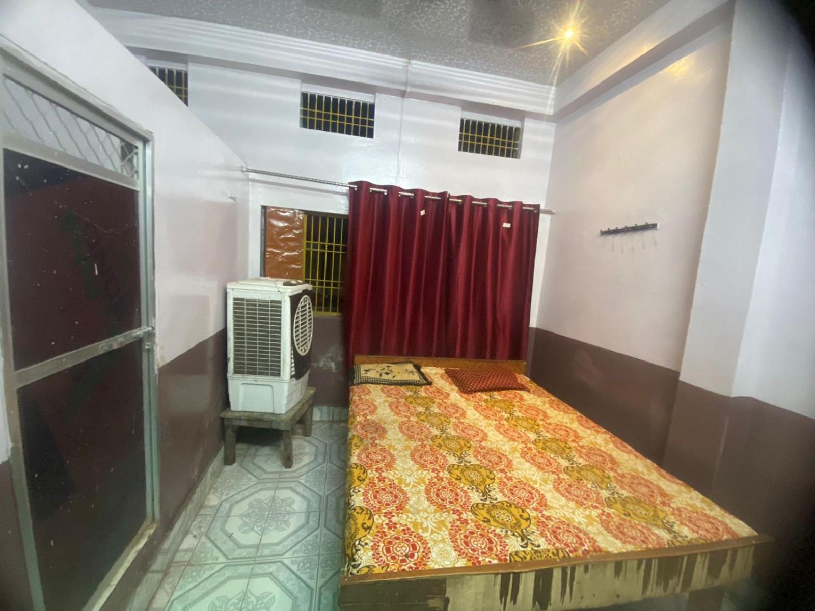 ורנאסי Hotel Yatri Niwas מראה חיצוני תמונה