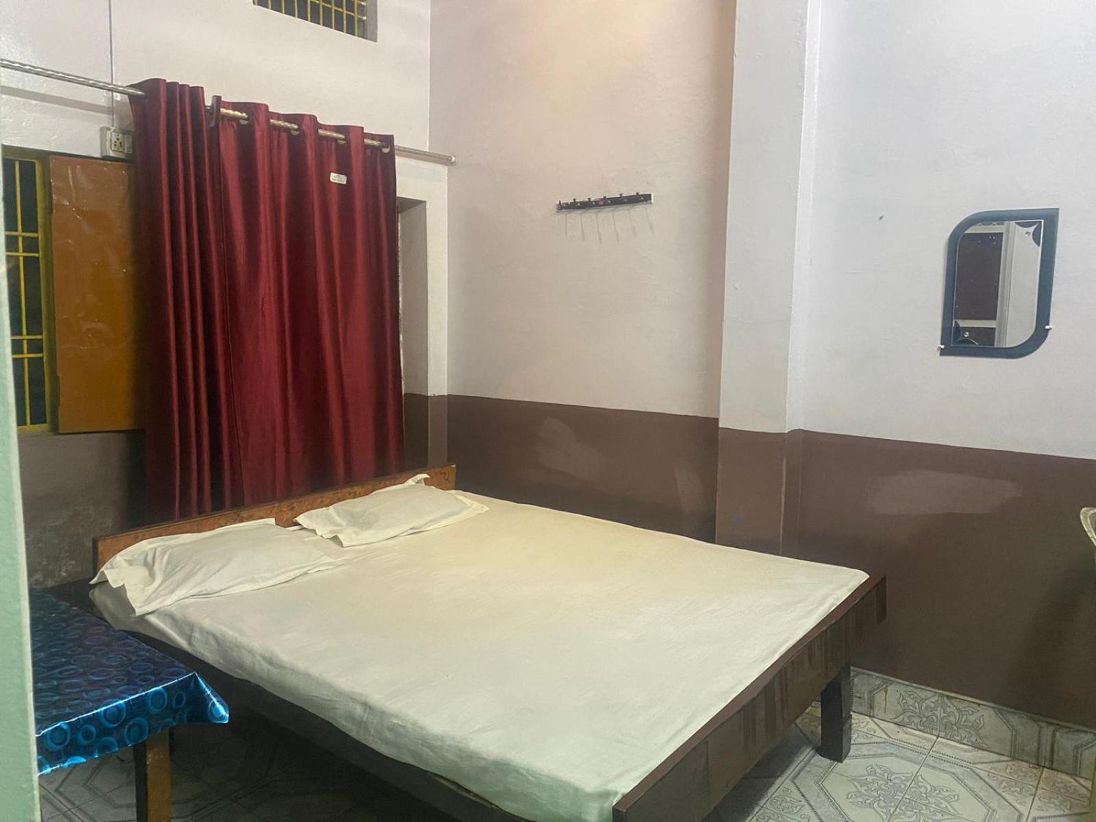 ורנאסי Hotel Yatri Niwas מראה חיצוני תמונה