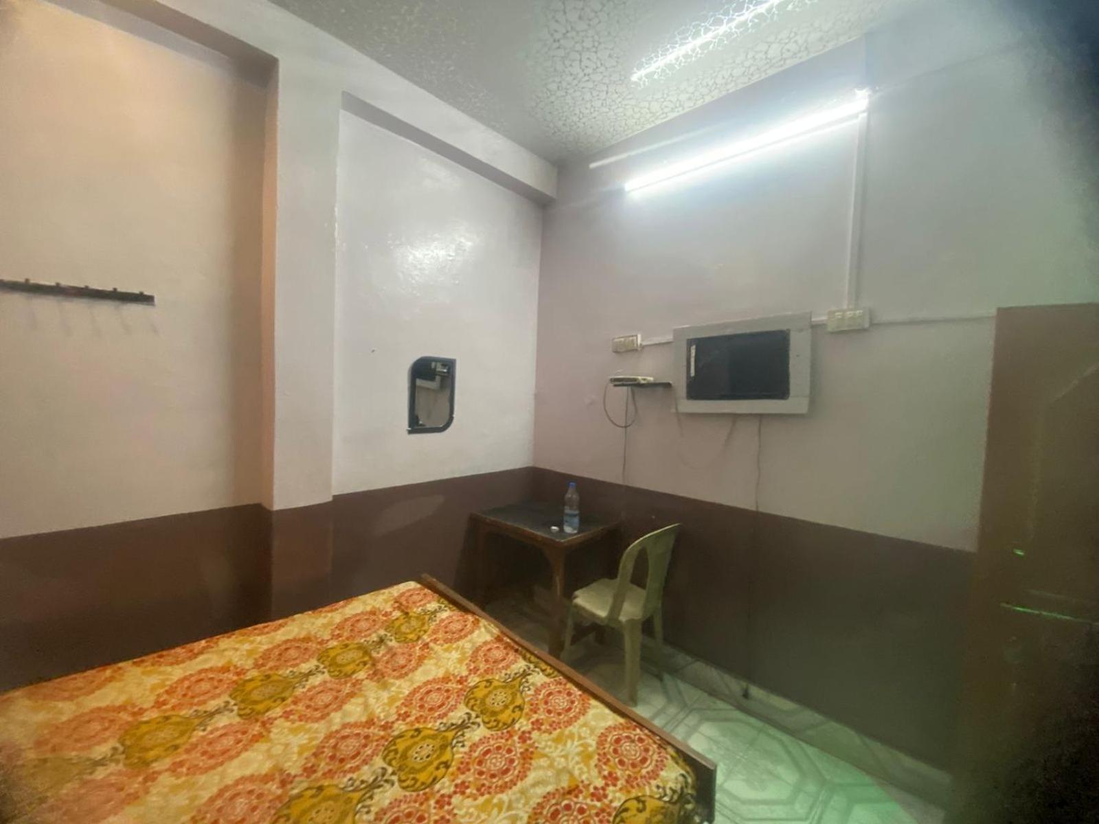 ורנאסי Hotel Yatri Niwas מראה חיצוני תמונה