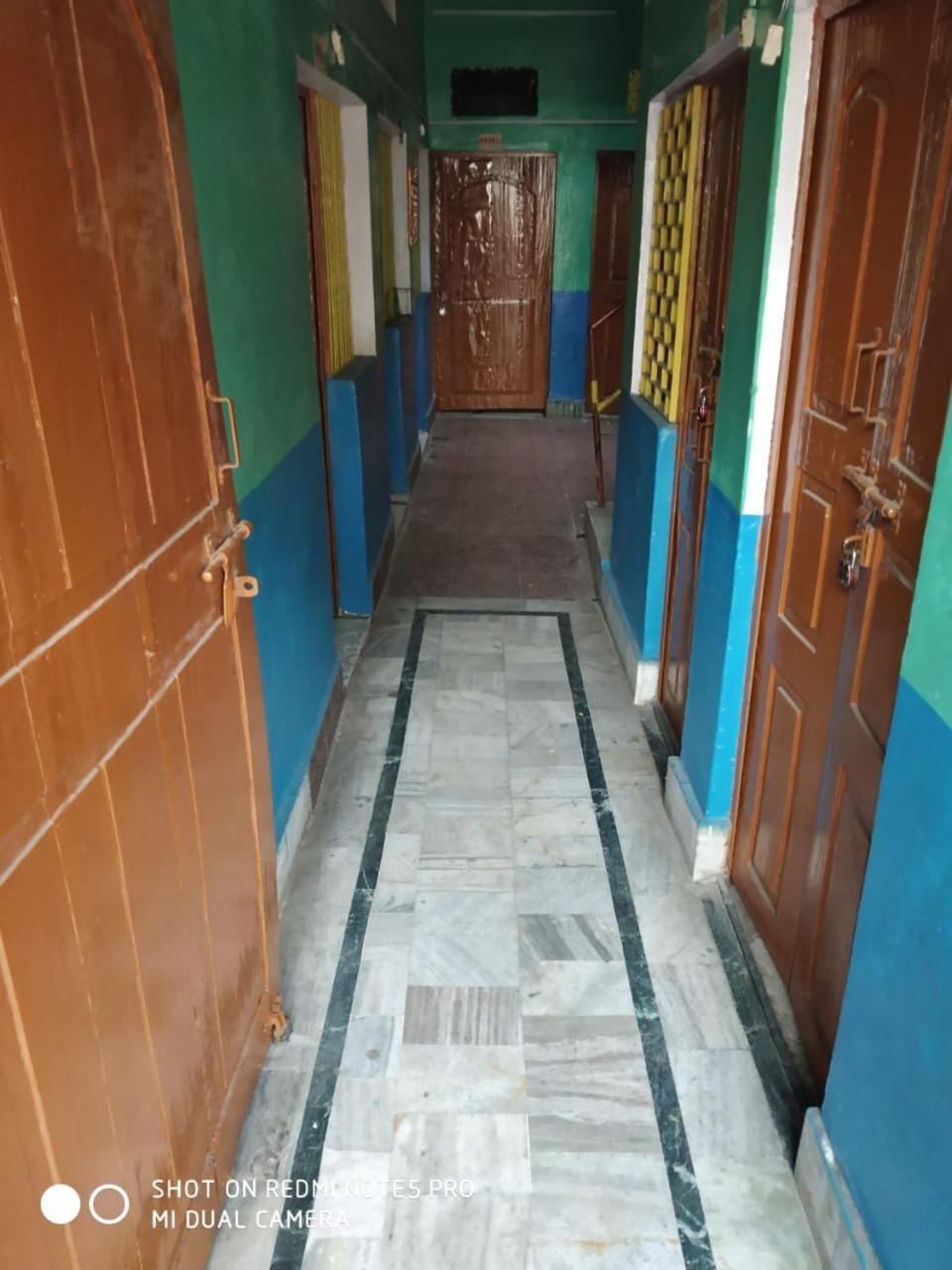 ורנאסי Hotel Yatri Niwas מראה חיצוני תמונה